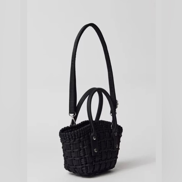 URBAN OUTFITTERS WOVEN FAN TOTE BAG - Picture 2 of 6